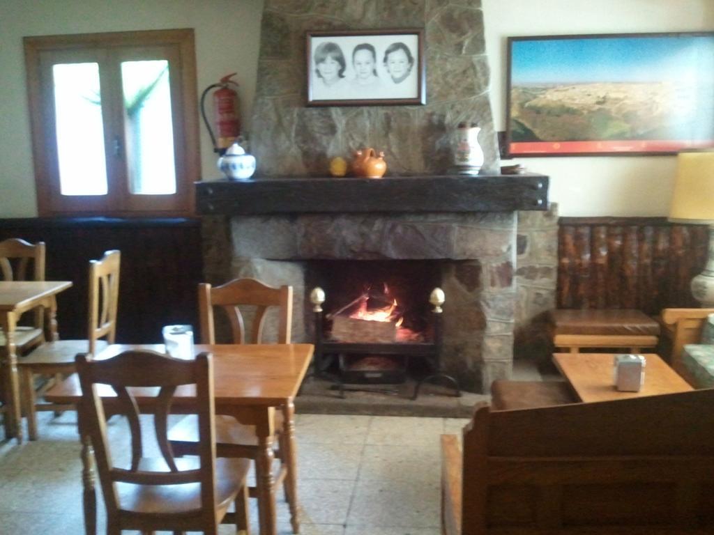 Hostal-Restaurante Fogon De Gredos 기산도 외부 사진